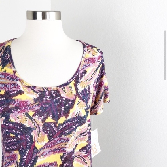 NEW LuLaRoe abstract feathers Classic T top - Picture 2 of 7